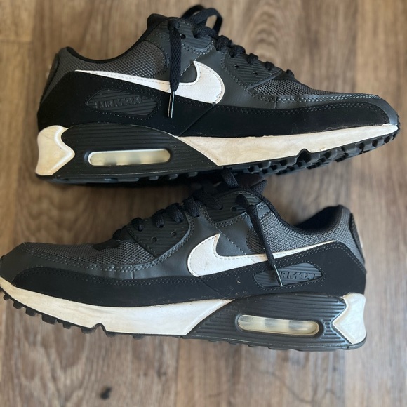 Nike Men's Black Air Max Shoes - Picture 3 of 5